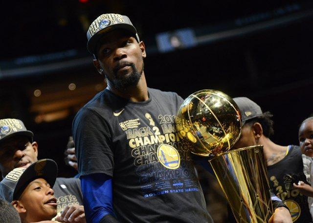 明显受困于 明显受困于