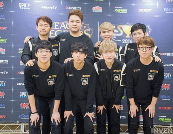 虚拟偶像与 虚拟偶像与